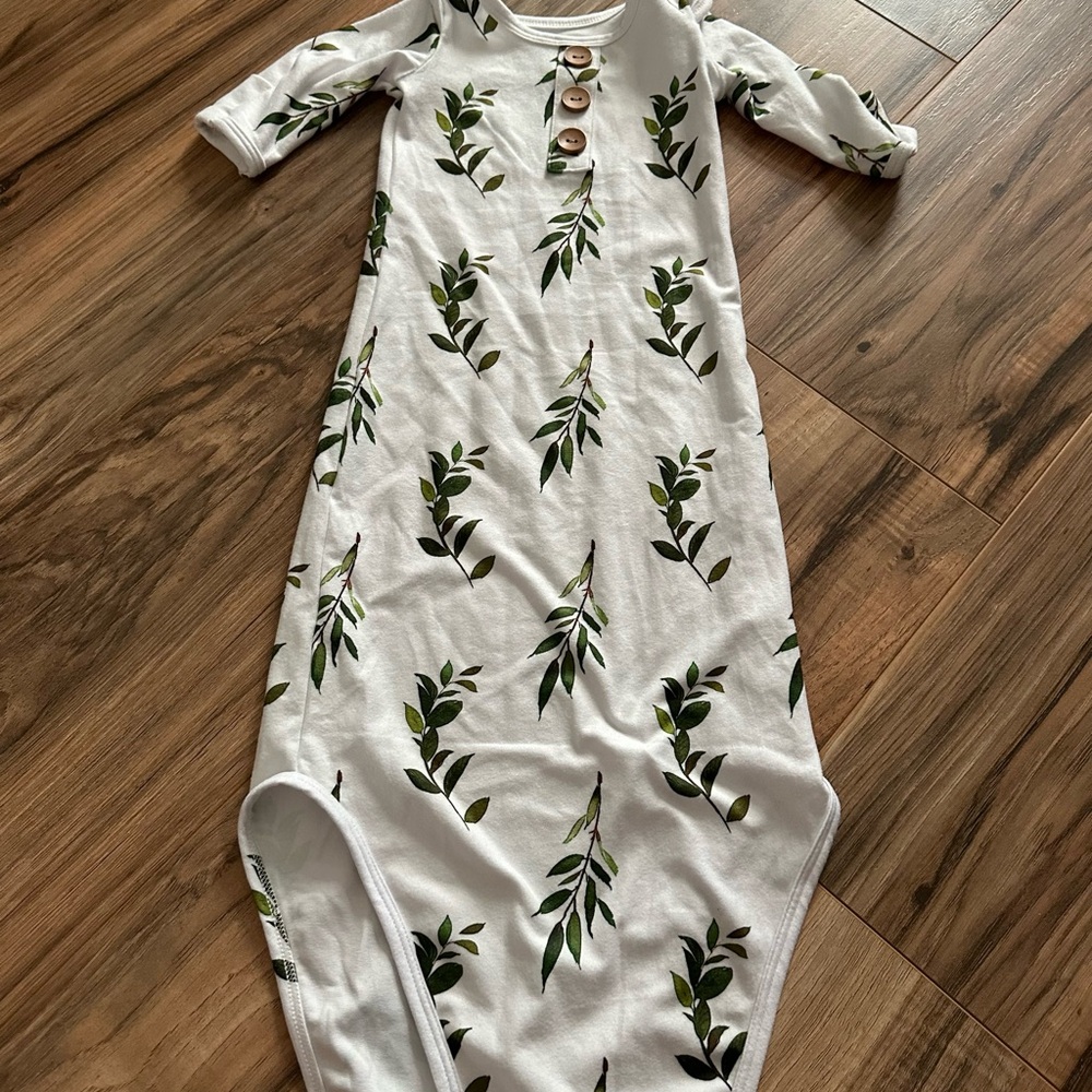 Caden lane knotted gown